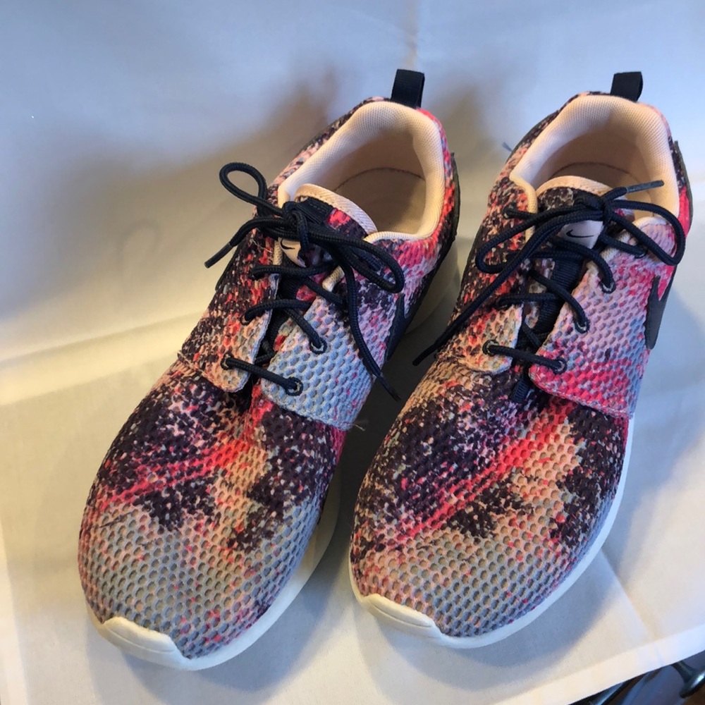 Nike Roshe Ladies Navy  Pink Multicolor 9.5 Medium